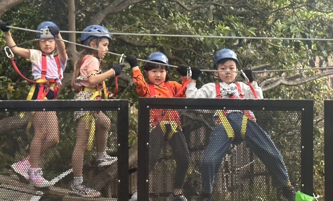 excursion_kids Kids having an adventure.